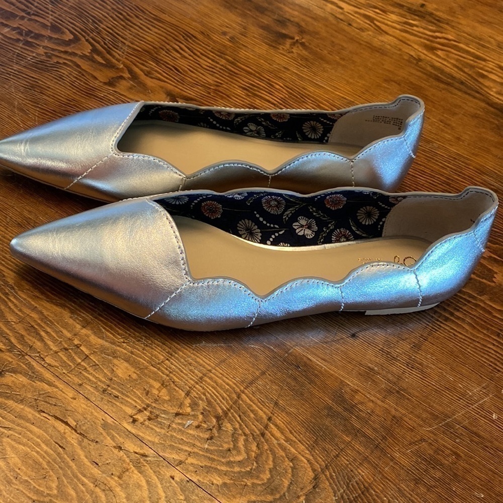 Seychelles Silver Flats with Scalloped Edges